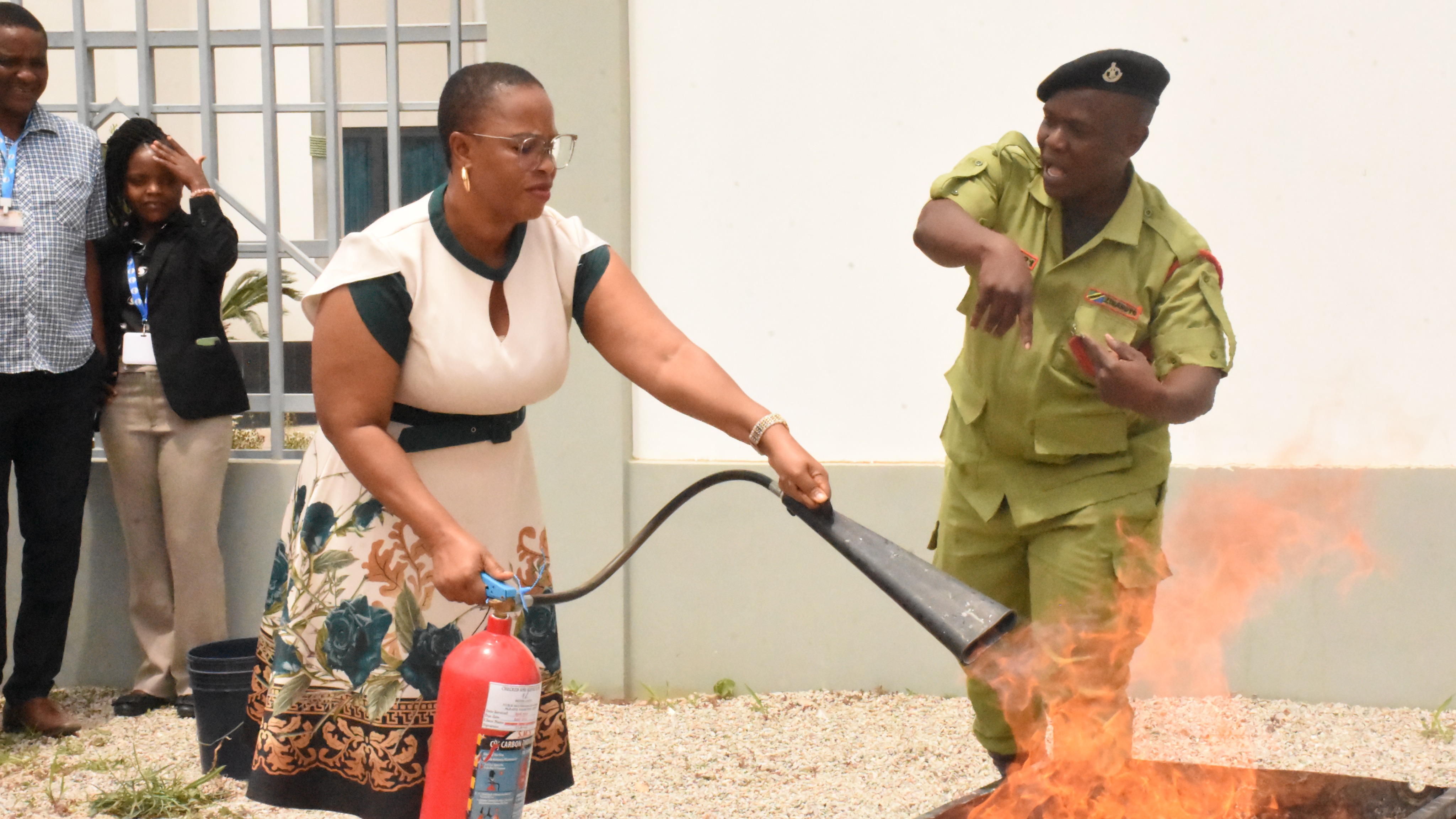 WATUMISHI WA MAMLAKA WAPIGWA MSASA KUJIKINGA NA MOTO